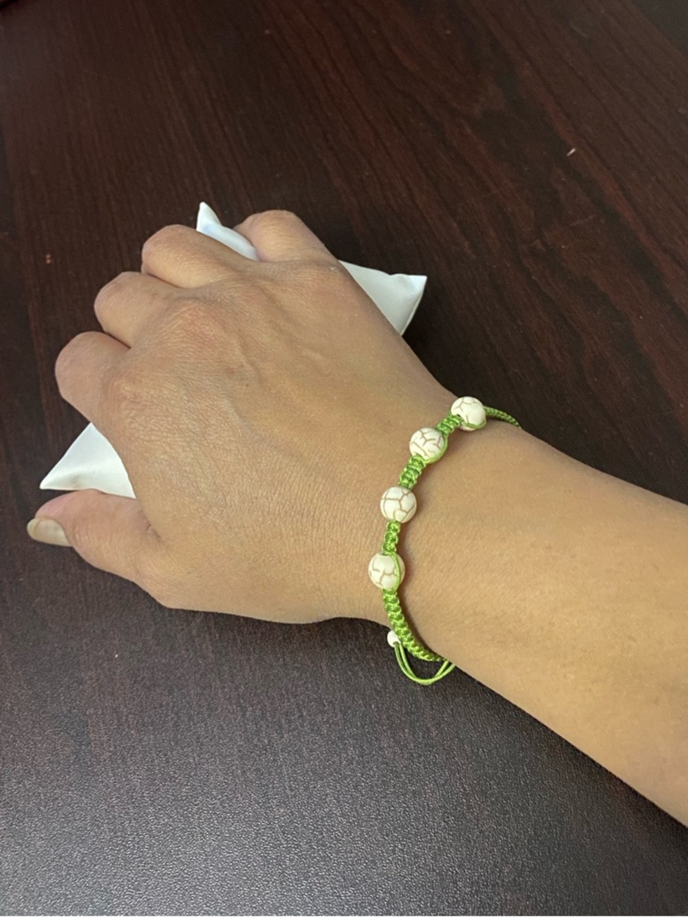 Green Beaded Macramé Bracelet with White Veined Beads